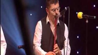 Özlem Özdi̇l - Di̇vane Aşik Gi̇bi̇ Dolaşirim Yollarda Yedi̇v... Hq2