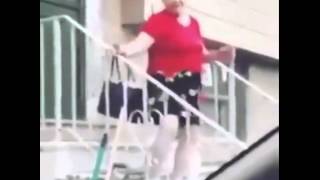 Yaşlı Kadın Çoşuyor