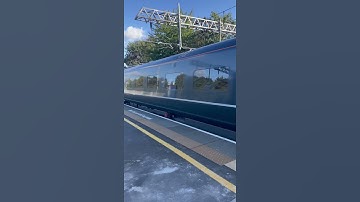 GWR Class 800 Passing Ealing Broadway - 2021