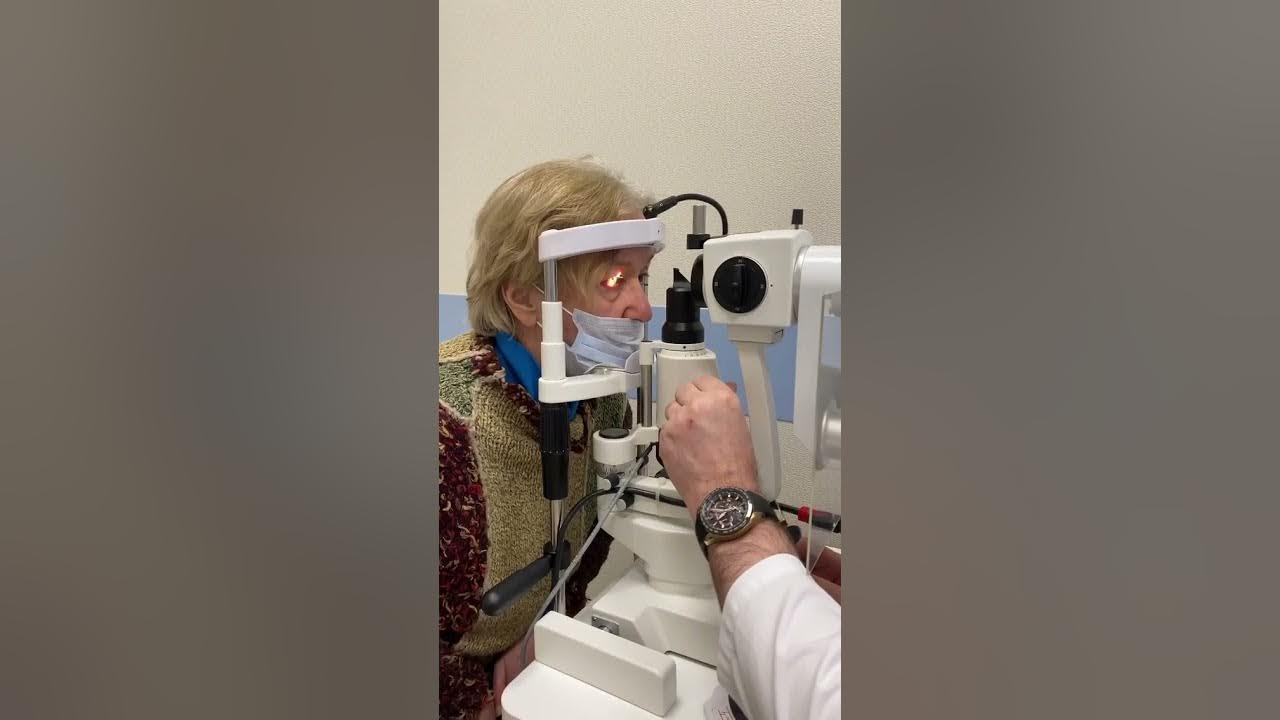 Пациент после операции катаракты. Операция на глаза катаракта видео. Как себя вести после операции катаракты