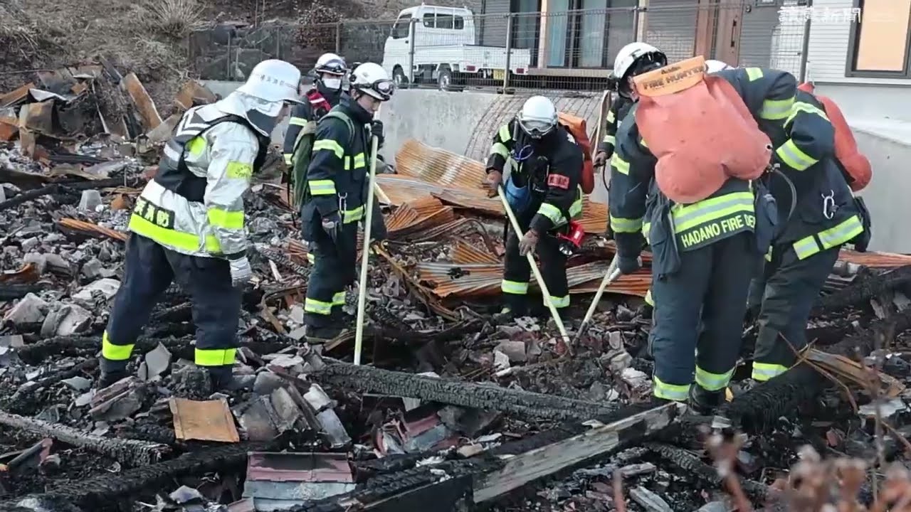 岩手・大船渡の山林火災、陸自大型ヘリ2機が上空から200t散水