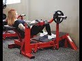 Gluteus machine - voľnováhový stroj na precvičenie sedacích svalov a svalov dolných končatín