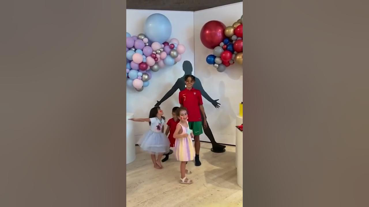 Ronaldo’s family hitting the SIUUUU 🥺