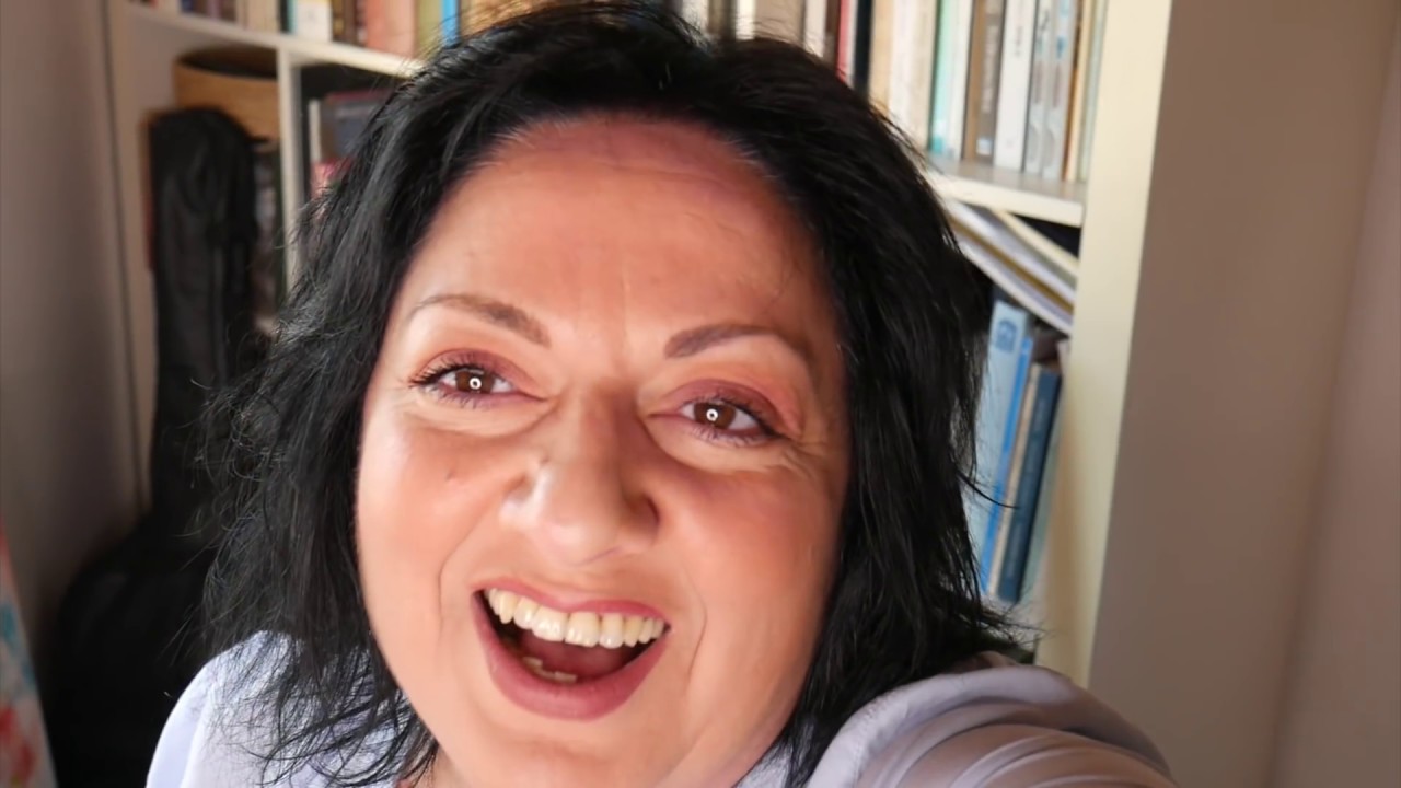 Video 63. Ιστορίες από τράπεζες, ΚΕΠ & άλλους εξυπηρετικούς χώρους.|Sofia Moutidou