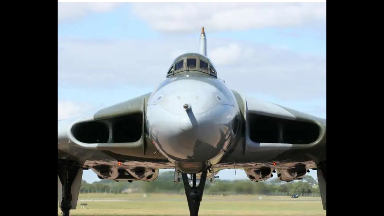 Vulcan Bomber XH588 take off very long howl