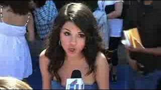 Hollyscoop caught up with selena gomez at the 2008 teen choice awards.
we talked about whole miley cyrus drama, if she would ever do a
dance-off. also...