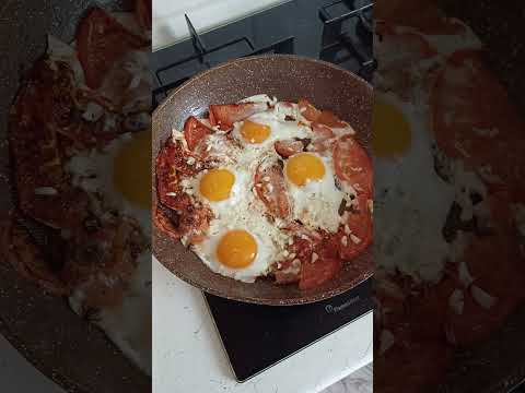 #бюджетныйзавтрак #вкусныйзавтрак #яйца #помидоры #чеснок #лайфхак #lifehacks #shortsvideo #shorts