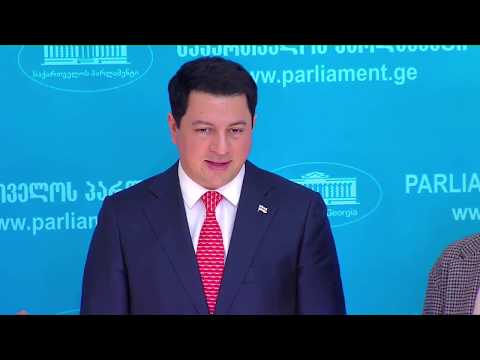 არჩილ თალაკვაძემ 3 მარტი დედას პირდაპირ ეთერში მიულოცა
