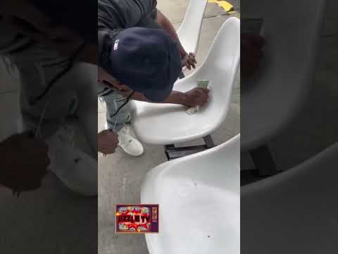 🤔🤣🤣😂 wow bro shot out & down bad for doing that man like that over 4 dollars 😂🤣🤦🏾♂️