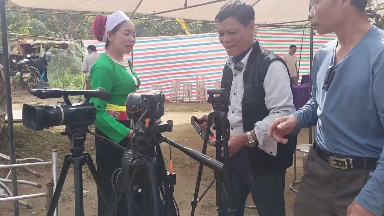 ANH CHỊ ĐẸP ĐÔI HÁT NGANG NHAU