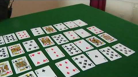 Accordion Solitaire Rules: Making Moves