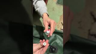Отличное средство, чтоб заклеить лодку #fishing #рыбалка #ловля