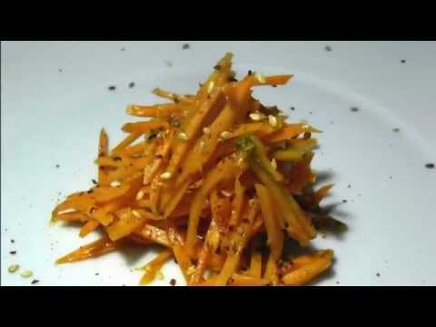 Video: Wie Man In Nur 15 Minuten Köstliche Koreanische Karotten Macht