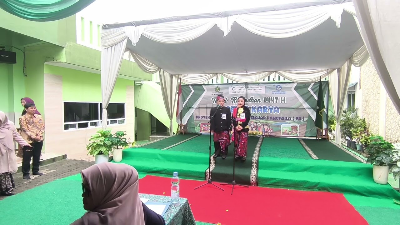 Penampilan Fashion Show dari Daerah