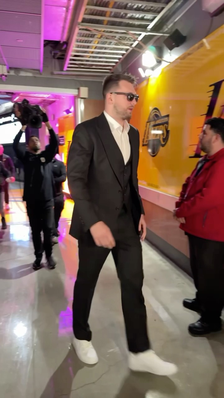 Luka suited up as he walks into his new home arena!