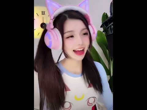 美女加一开心双声演唱歌曲《爱情错觉》DJ版摇头妹妹超可爱/Love Illusion