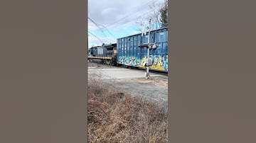 CSX switcher blocks crossing shoving back air compressor sounds off  #train #csxrailroad #csx