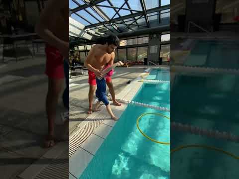 Balıklama atlayışı. Çocuklara izletmeyi unutmayın ;)#swimming #yüzme #buraklayüzüyorum #havuz #deniz
