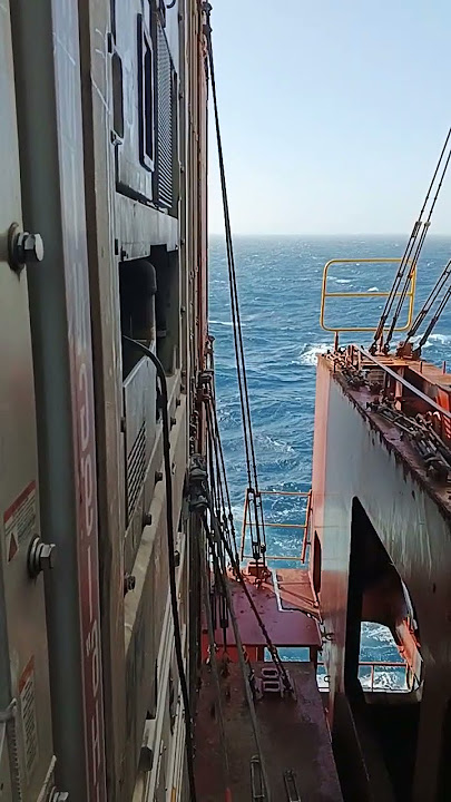 UNDER WAY 2 HIGH LEVEL REEFER CONTAINER VIEW JUST RESTING
