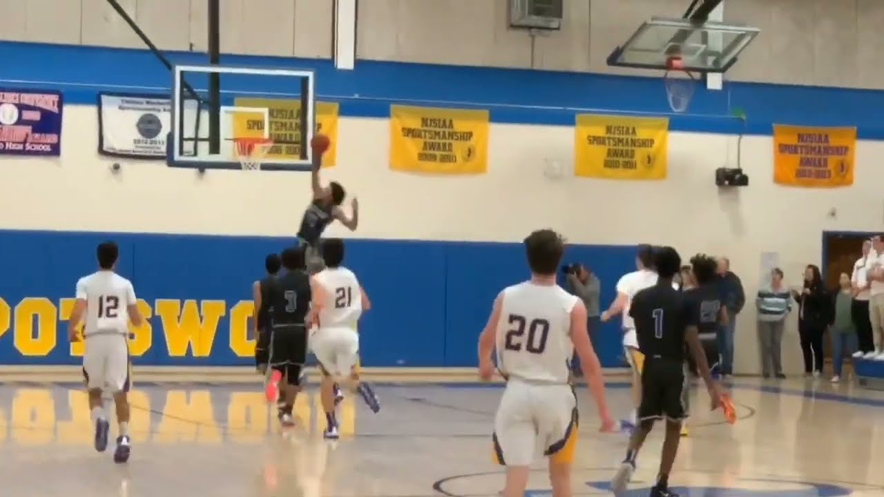 Jahlil Nix Dunks vs. Spotswood--December 19, 2018