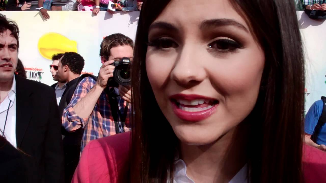 Виктория Джастис на церемонии вручения премии Kids Choice Awards 2012