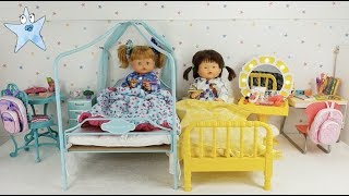 Ani y Ona no quieren dormir juntas y se cambian de dormitorio Muñecas y Juguetes