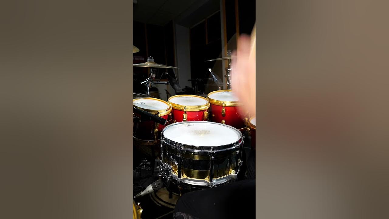 Listen how AWESOME this snare drum sounds! 🥁