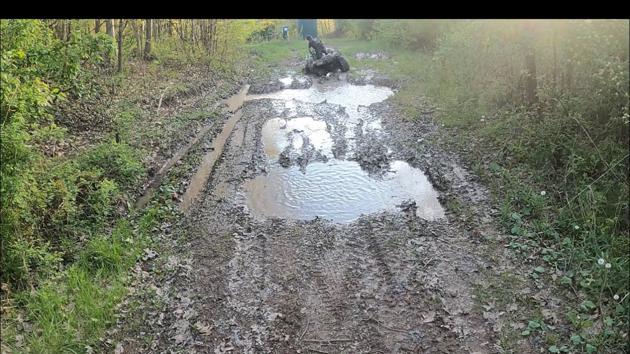 Quad gets stuck, dirt bike shows him how it’s done YouTube