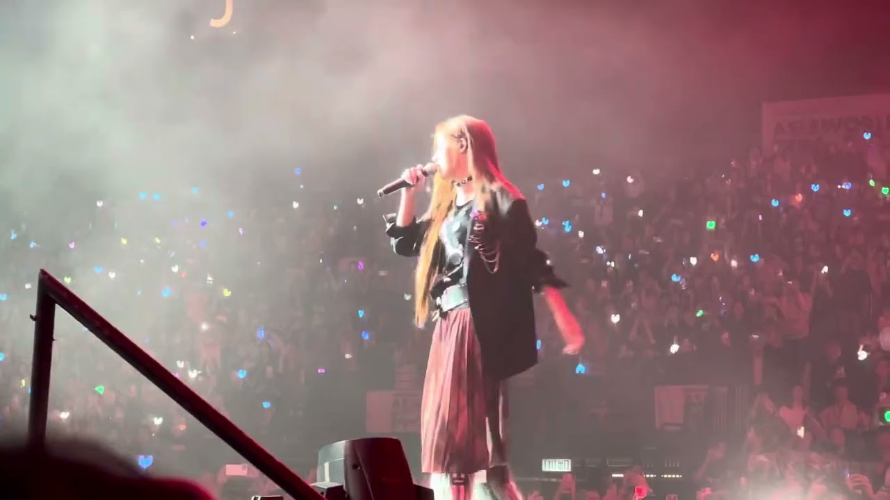 NJZ Minji solo ‘Smile for the Camera’ in Complexcon