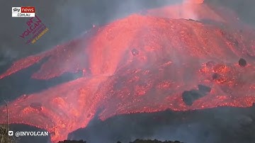 Incredible vision shows lava overflowing from Spain