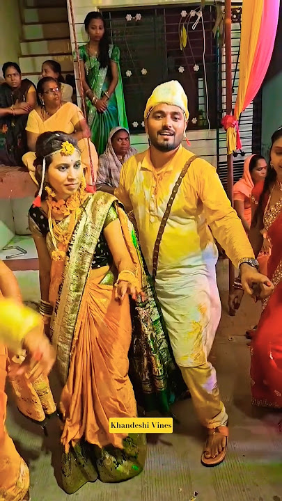 खान्देशी नवरदेव आणि नवरीचा हळदी मधे डान्स | घडी ना काटा | Ghadi na kata gargar fir