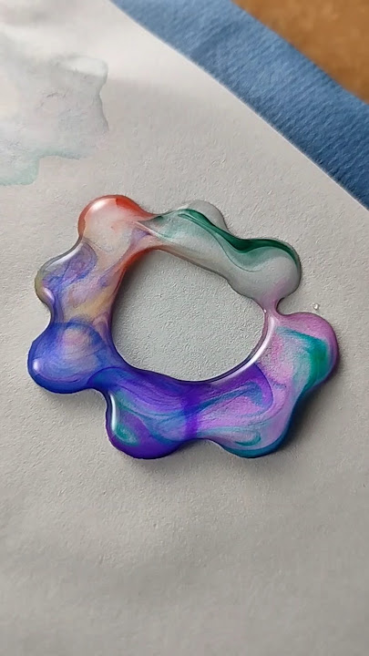 Colours π΄π‘π΅π£π’πβ«βͺ