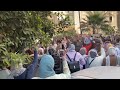 طلاب الطب ف جامعة الزقازيق بمصر يحتفلون بتخرجهم على أنغام دمي فلسطيني وبالكوفية التراثية الفلسطينية 