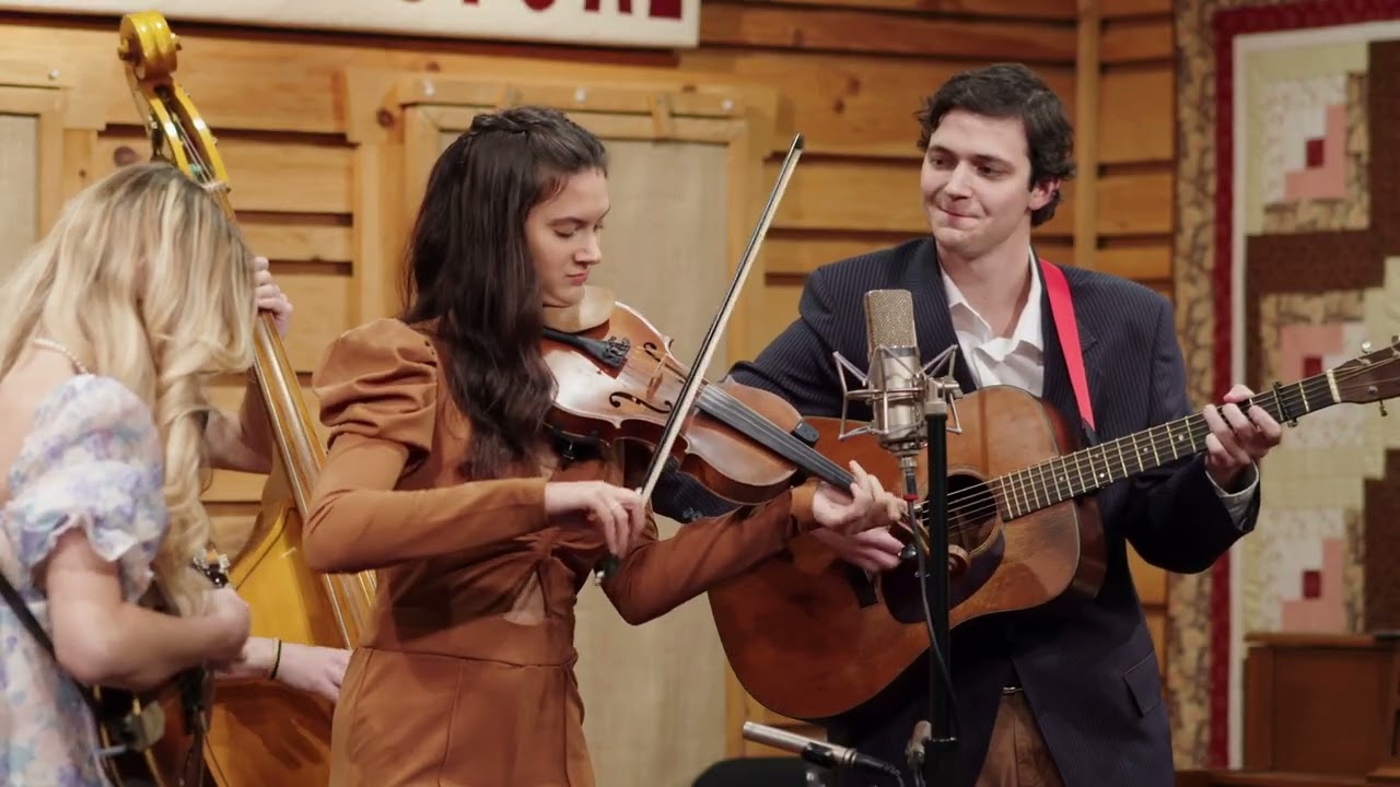 The Burnett Sisters Band - Black Mountain Rag