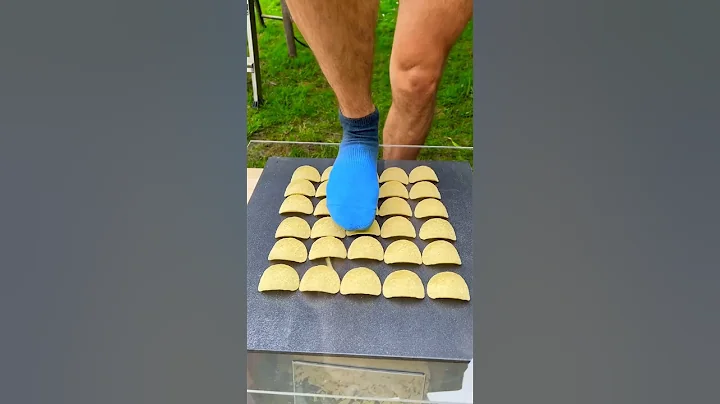 Guess how many Pringles you need to stand! 🤯