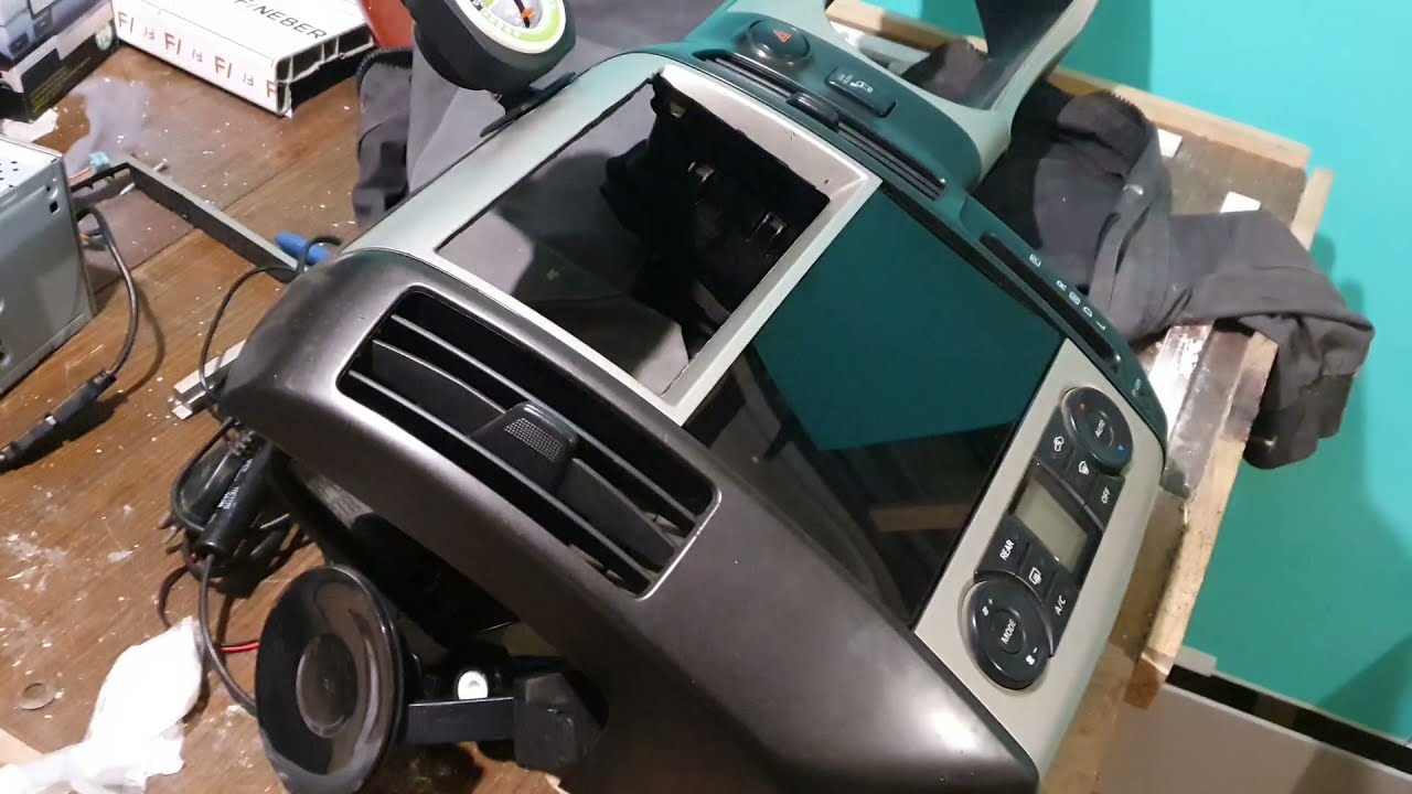 Планшет вместо магнитолы в авто - YouTube