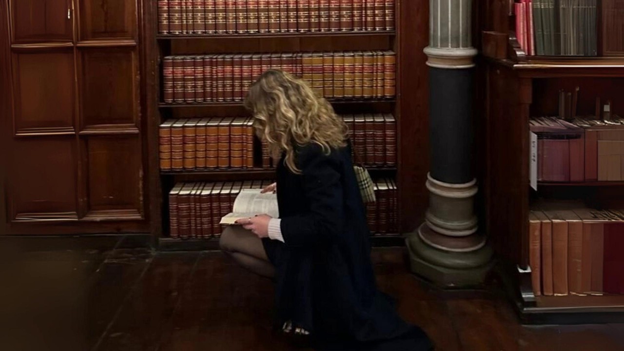 A playlist for sensitive hearts.. [dark academia]