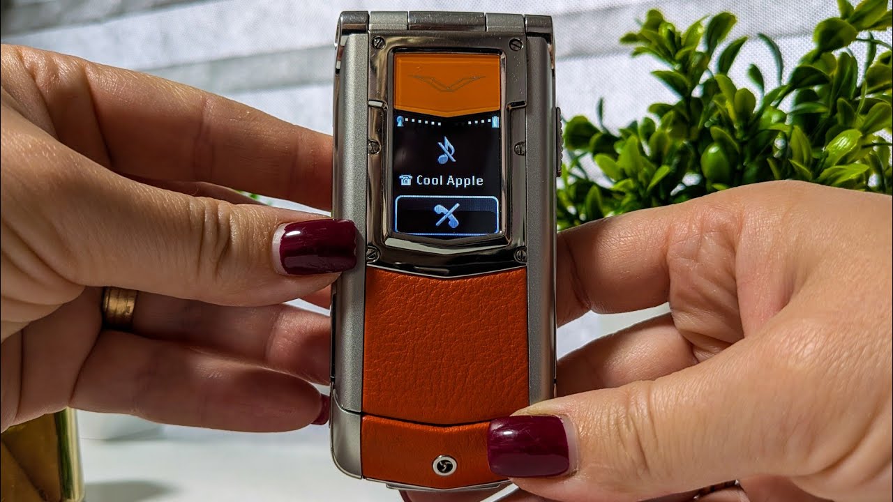 Vertu Constellation Ayxta Candy Orange edition | incoming call