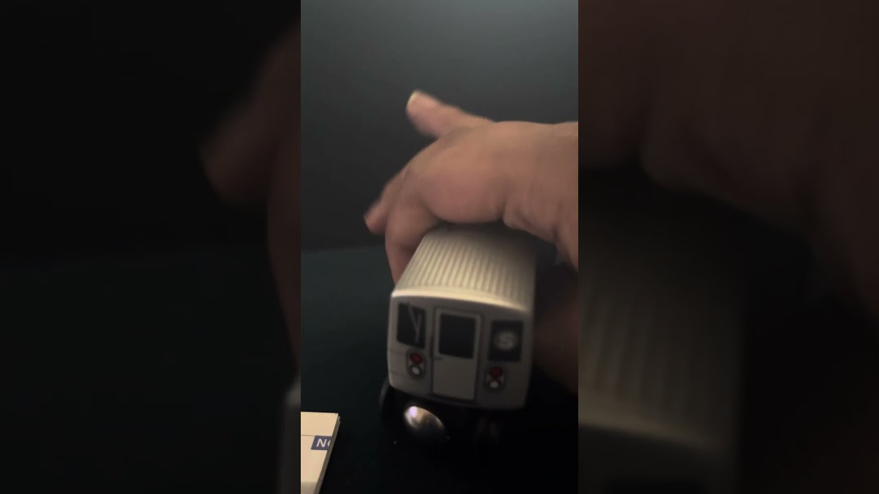Munipals R68 S Train Unboxing
