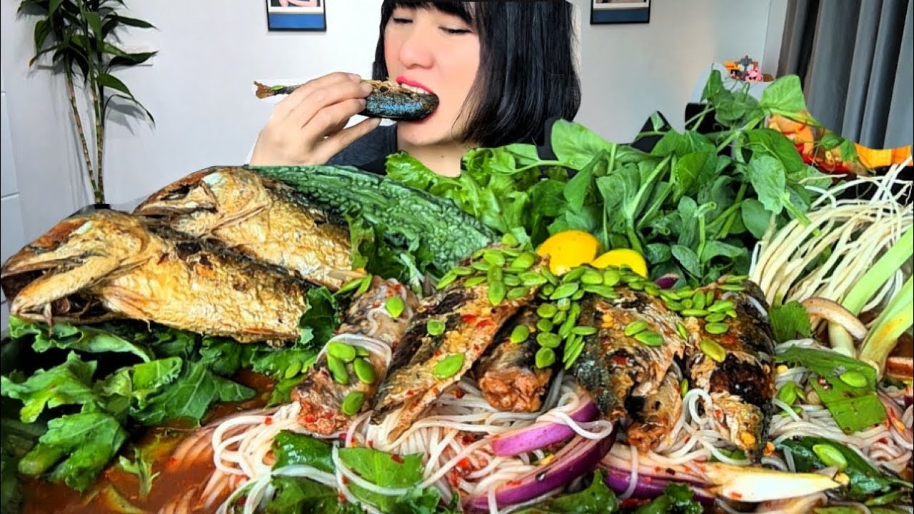 Thaifood ASMR ยำขนมจีนปลากระป๋องปลาทูกรอบๆ ผักจัดเต็ม Khanom Jeen salad with mackerel MUKBANG show 