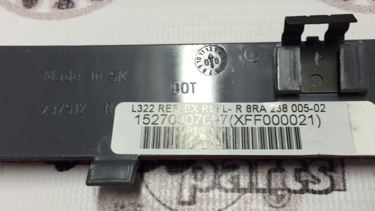 LR006348 Катафот (отражатель) задний правый на бампере Range Rover Vogue L322 / Freelander 2 L359 LR006348 Катафот (отражатель) задний правый на бампере Range Rover Vogue L322 / Freelander 2 L359