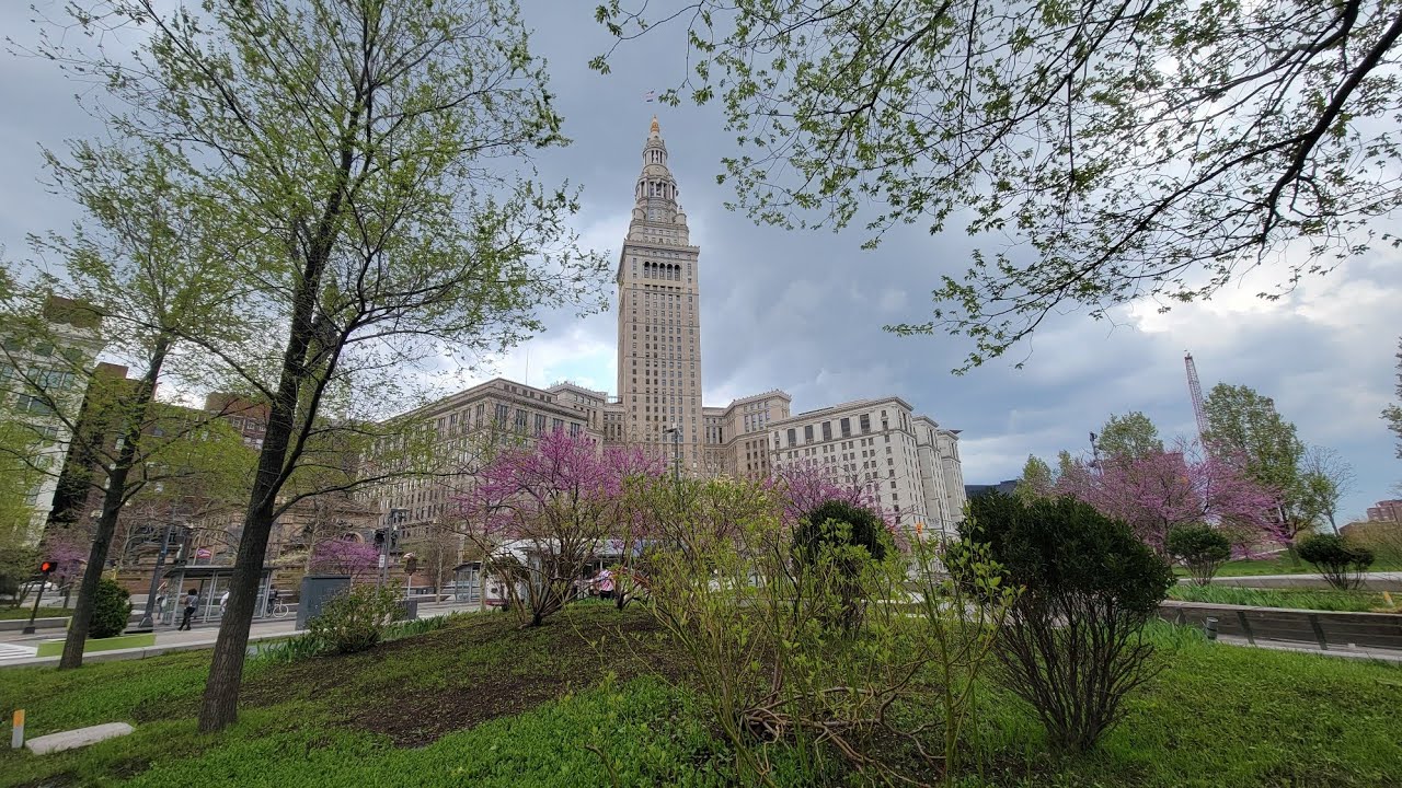 Sunday Flowers in Downtown Cleveland LIVE - Cleveland, OH (May 1, 2022) 🌹🌸