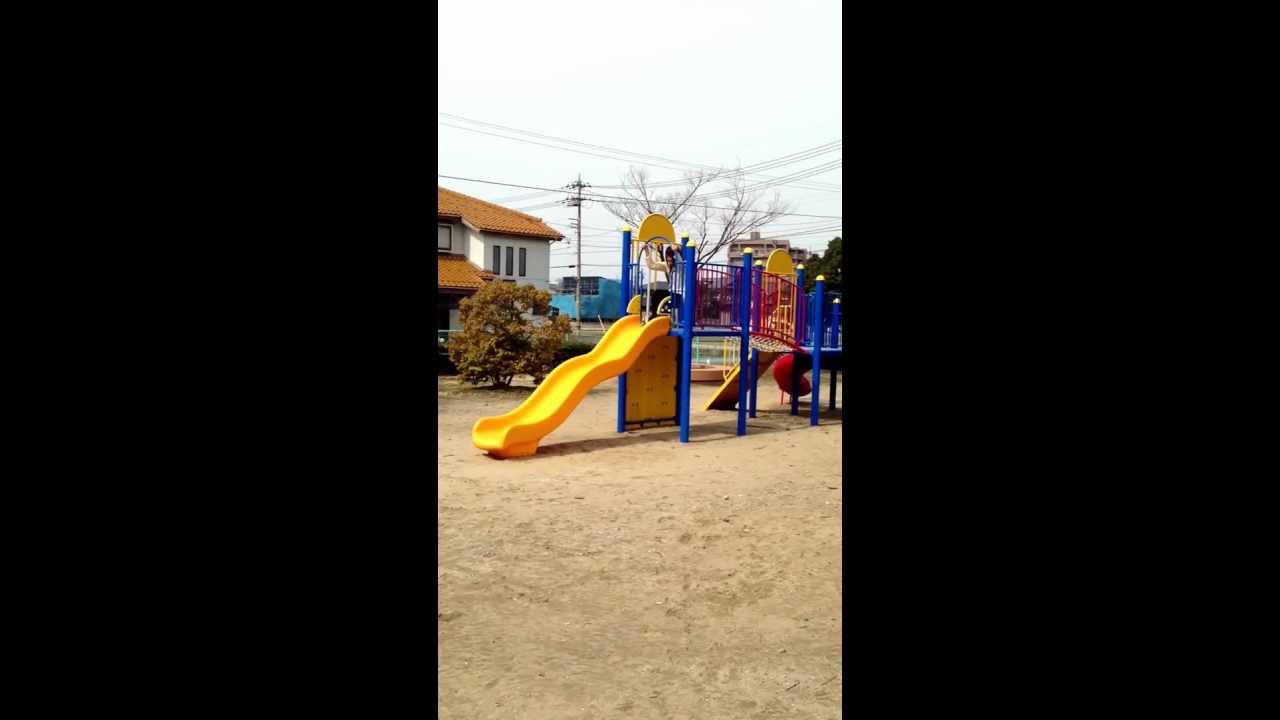 女子高生が公園ですべり台をしてみた Youtube
