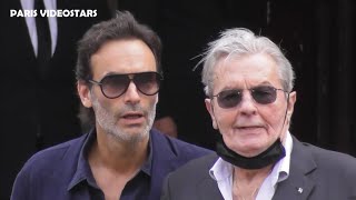 Alain DELON et son fils Anthony arrivant aux obsèques de Jean-Paul Belmondo le 10 septembre 2021
