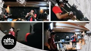 Pee Wee Gaskins feat Erwin Saz - Aku Bukan Musuhmu (Official Music Video)