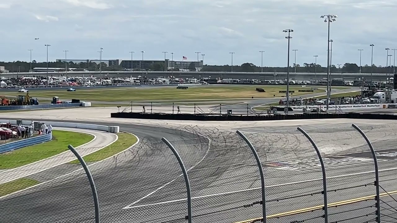 Opening laps of 2023 Rolex-24 hrs, Turn 1