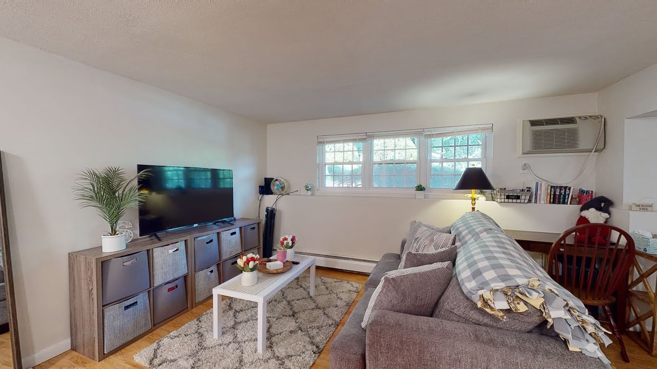 4 Williamsburg Court, Unit 4, Shrewsbury, MA Presented by Brendan