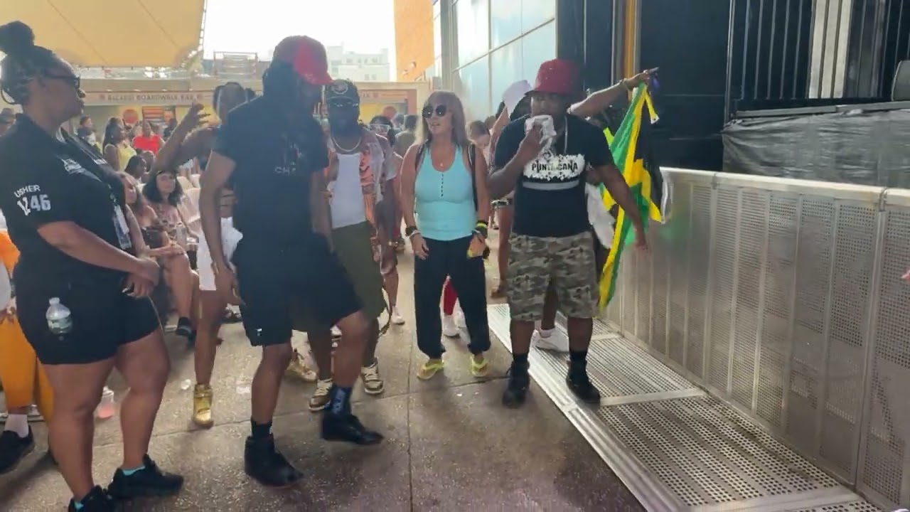 Reggae Lovers enjoying Dancing at Federation Sound 25 Celebration
