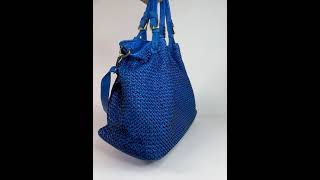 Женская итальянская большая сумка шоппер ярко синего цвета плетеная из натуральной винтажной кожи