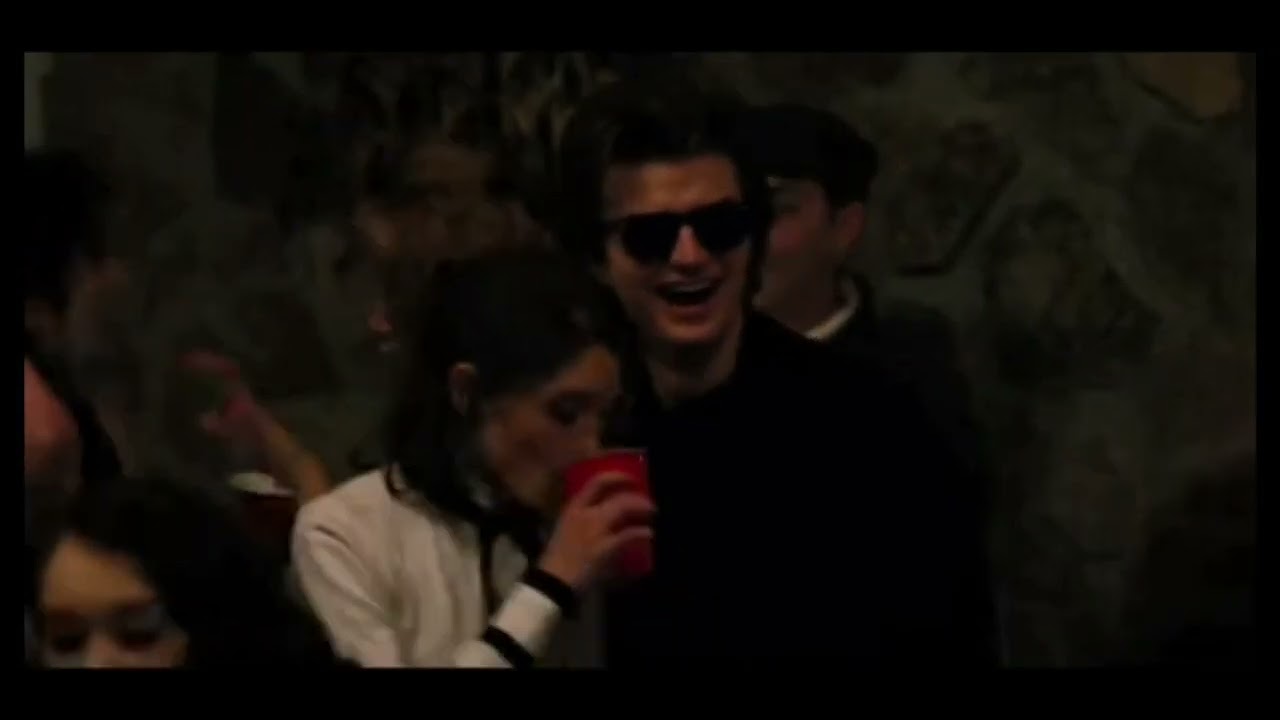 Dancing Steve Stranger things season 2